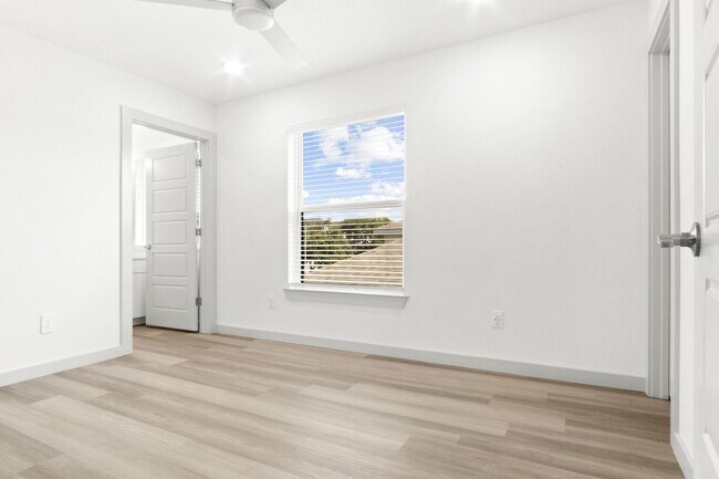 Building Photo - 3228 S University Dr