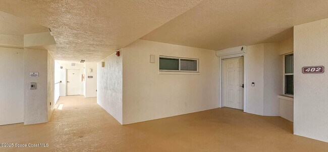 Building Photo - 7048 Sevilla Ct