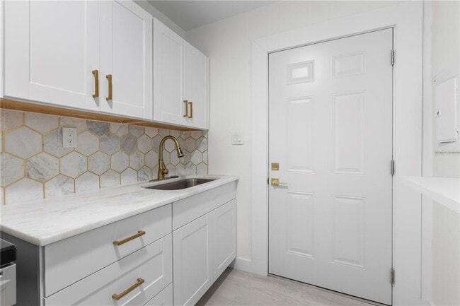 Building Photo - 14060 Miramar Ave