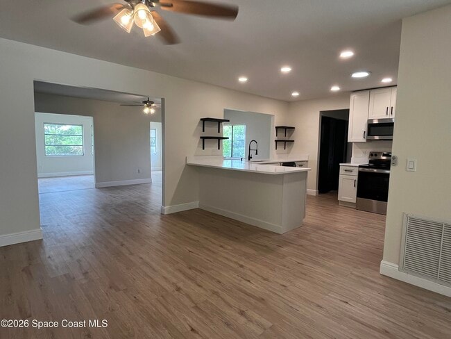 Building Photo - 1171 Riviera Dr NE