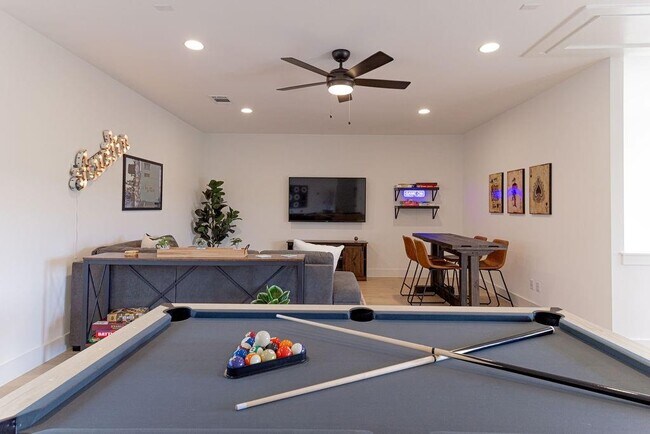 Building Photo - 1201 Canyon Edge Dr