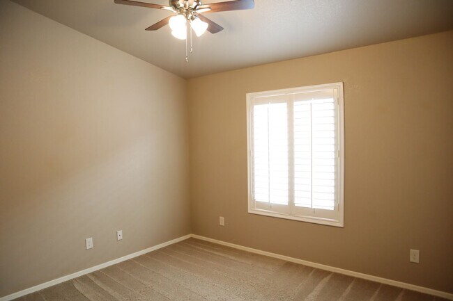 Building Photo - Livable, Lovable, & Avaiable!