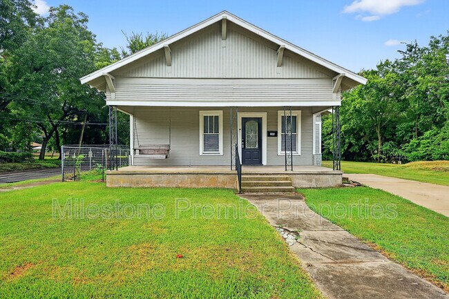 Primary Photo - 300 W Moore St