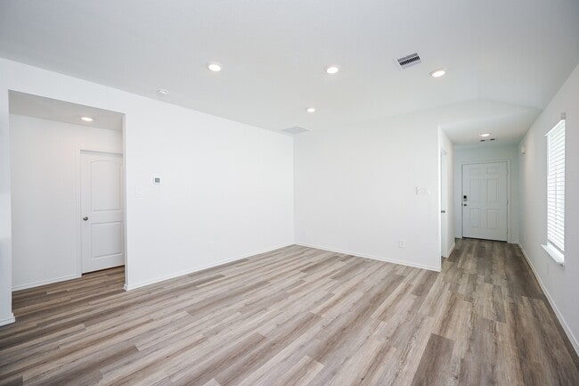 Building Photo - 1003 Vilana Rdg Ln