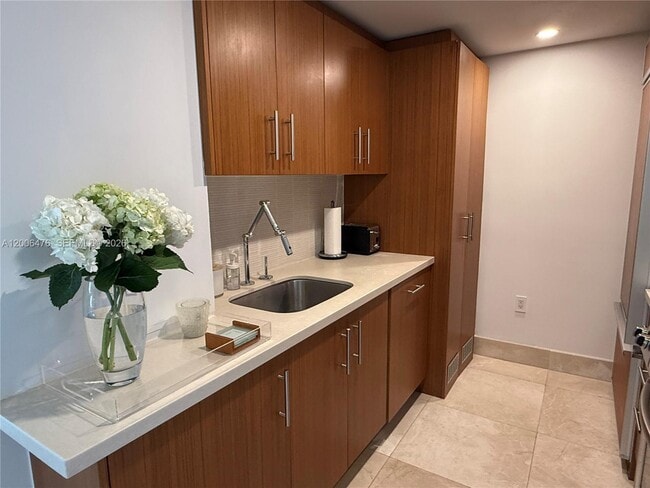 Building Photo - 10275 Collins Ave