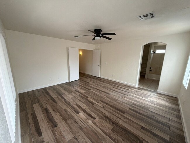 Building Photo - 12710 W Ash St