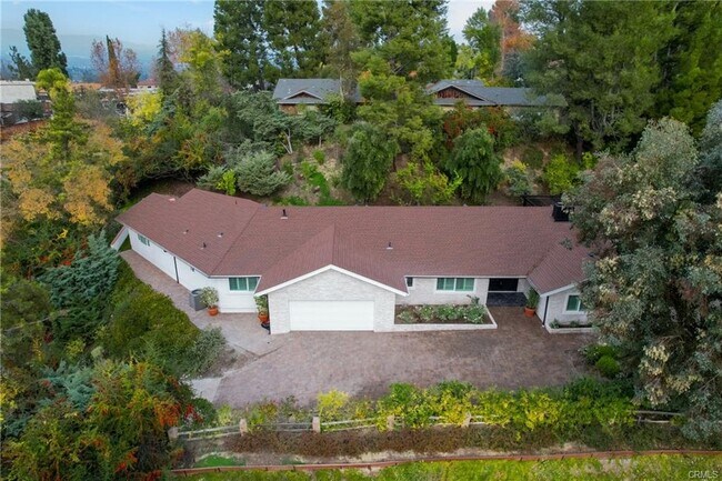 Building Photo - 4732 Del Moreno Dr