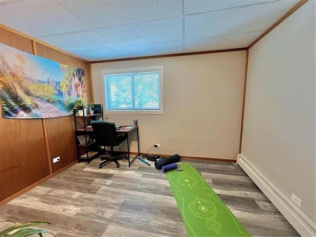 Building Photo - 553 Lemon St N