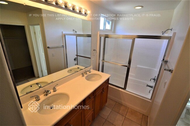 Building Photo - 1052 E Agate Ct