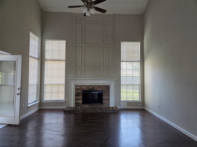 Building Photo - 8715 Rocky Valley Dr