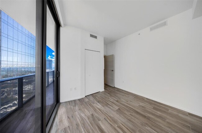 Building Photo - 801 S Miami Ave