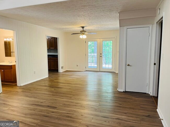 Building Photo - 2289 Roscoe Rd