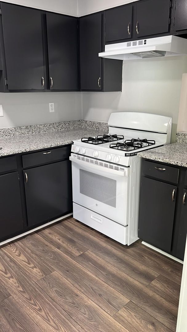 Building Photo - Newly Remodeled 2Bed/2.5Bath Townhome For Lease in Austell