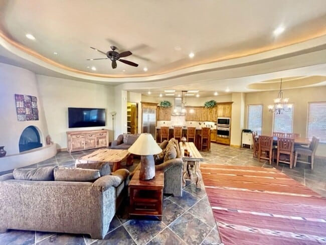 Building Photo - Beautiful Fully Furnished home in an Exclu...
