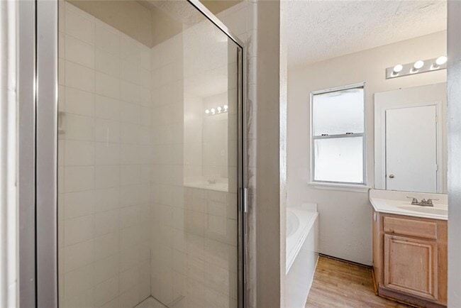 Building Photo - 8914 Pecan Pl Dr