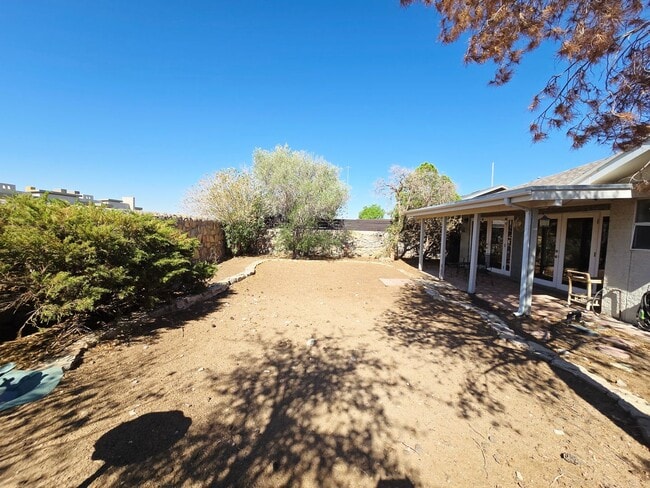 Building Photo - Charming 3 Bedroom, 2 bath Home in West El...