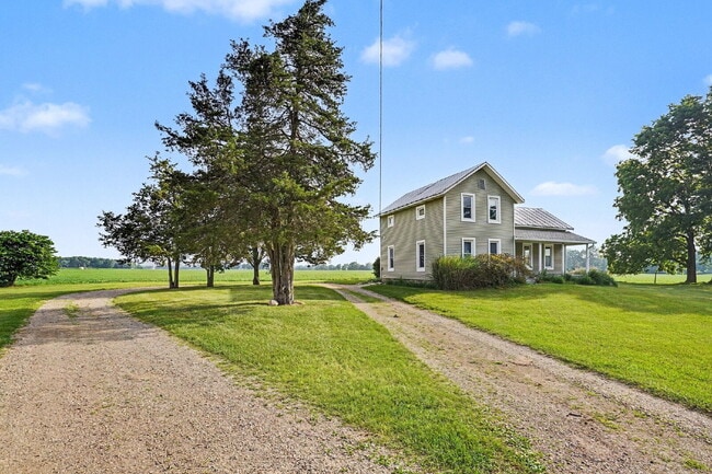Building Photo - Updated farmhouse with privacy and views