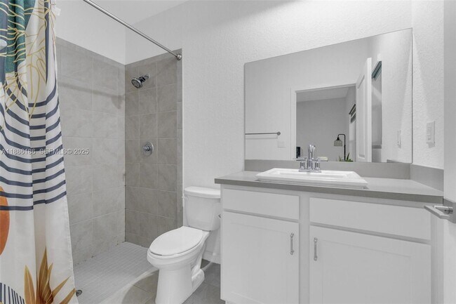 Building Photo - 424 NE 4th Ave