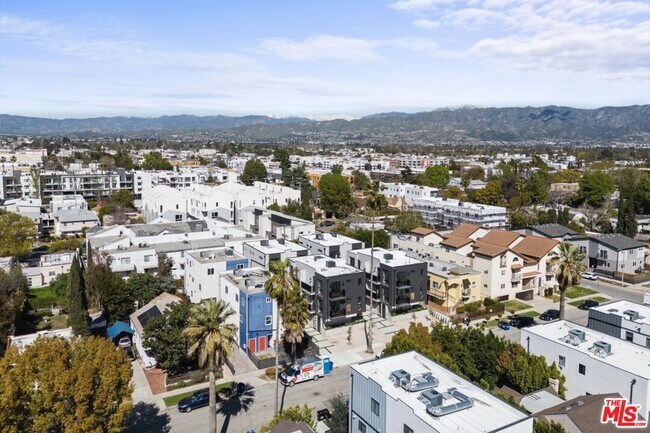 Building Photo - 10919 Hesby St