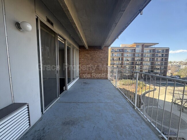 Building Photo - 407 Eudora St