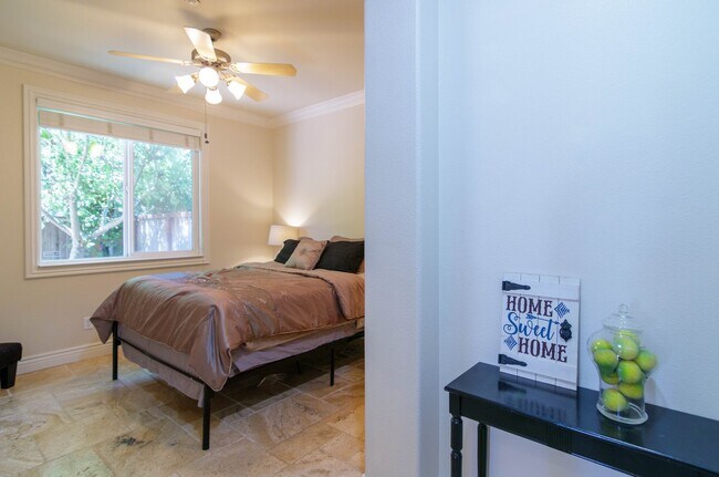 Building Photo - 171 Fennel Ct