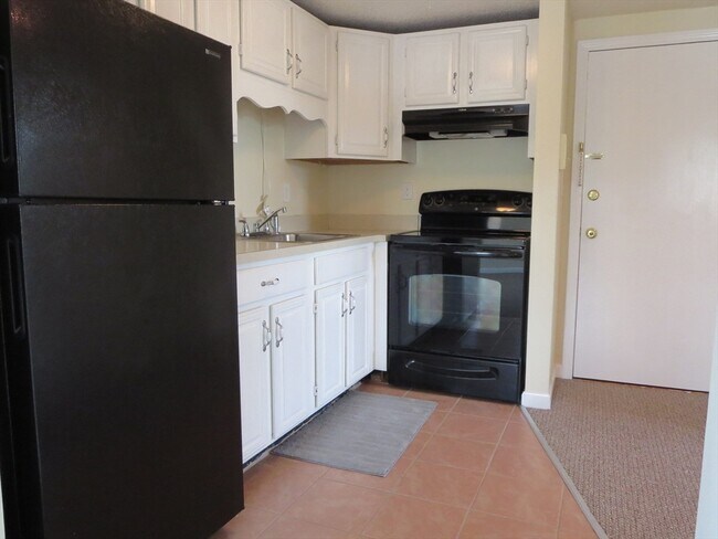 Building Photo - 75 Cabot St