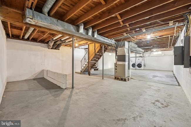 Building Photo - 144 E Arbor Ave