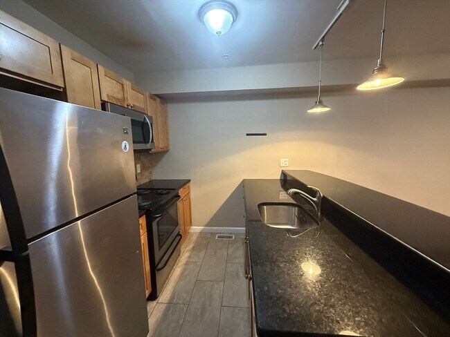 Building Photo - 51 Chelsea St