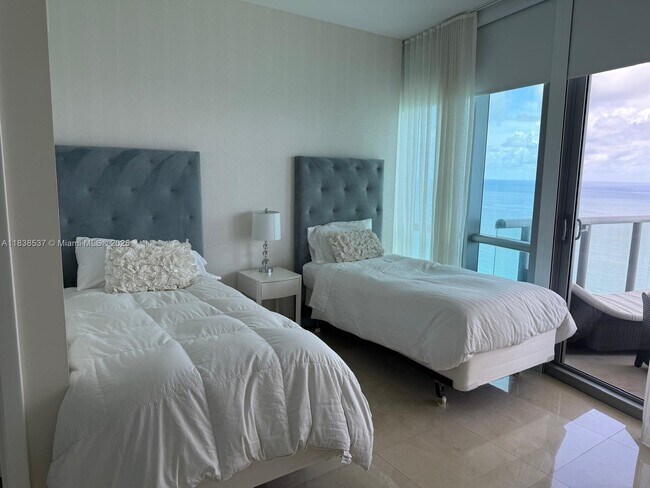 Building Photo - 17121 Collins Ave