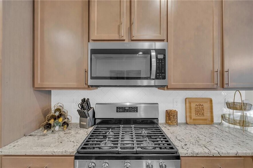 Building Photo - 1959 Hidden Hts