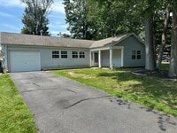 Building Photo - 26 Newport Ln