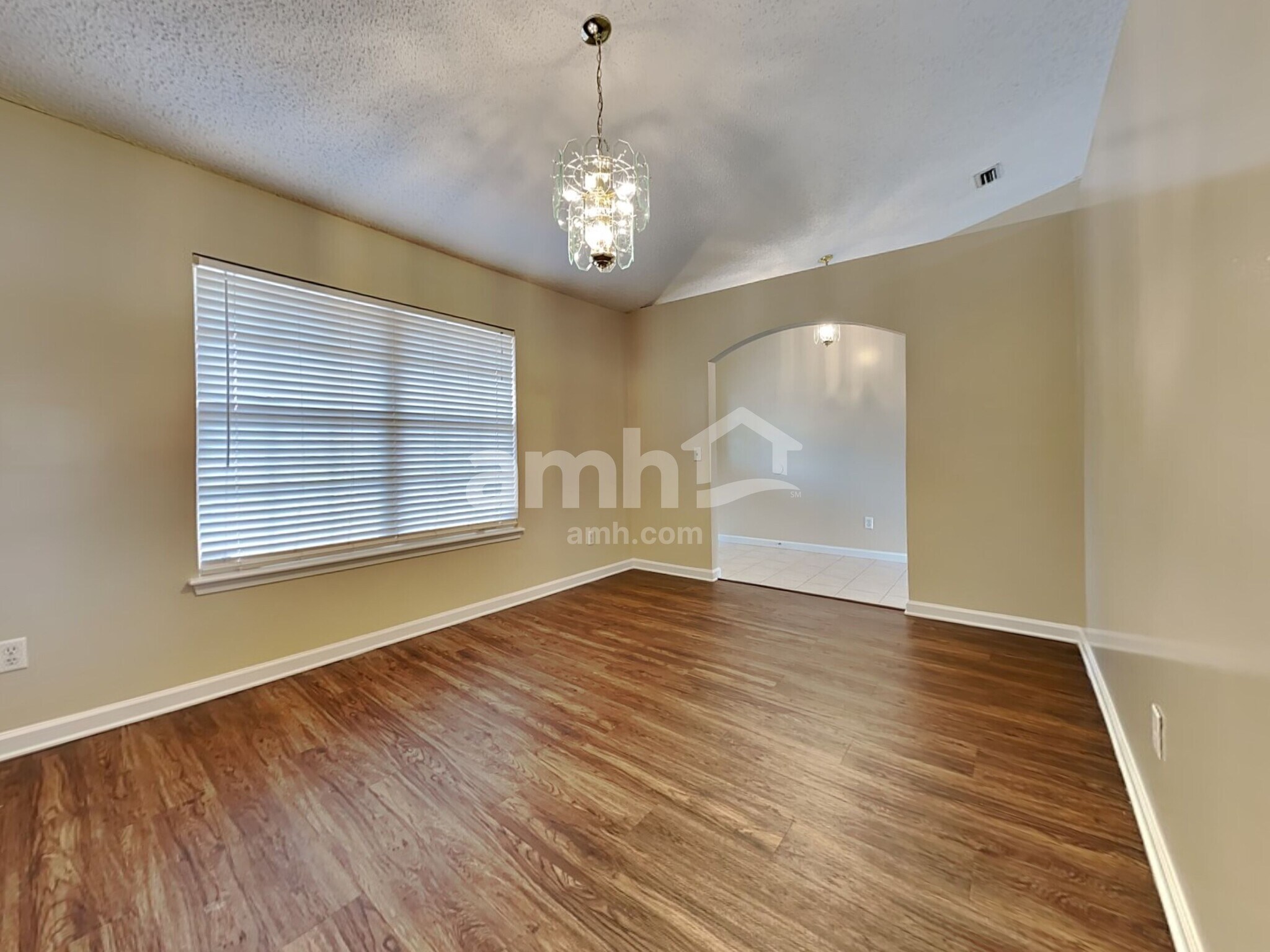 Building Photo - 2562 Glenfield Dr