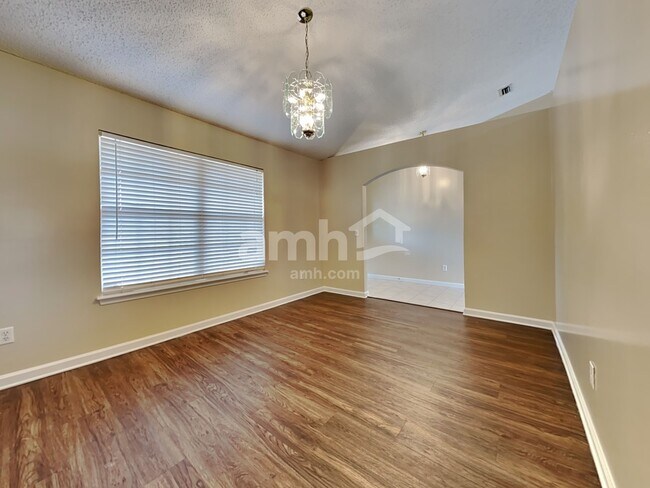 Building Photo - 2562 Glenfield Dr