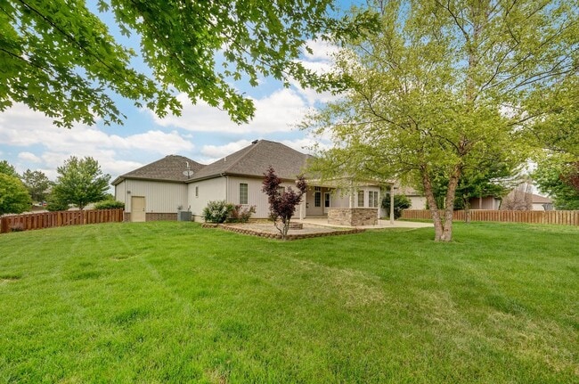 Building Photo - Stunning 4 Bedroom house for rent in Roger...