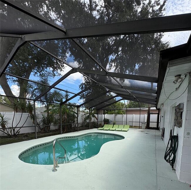 Building Photo - 1339 Royal Palm Dr S
