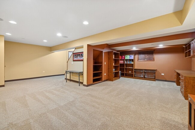 Building Photo - 145 Knightsbridge Dr