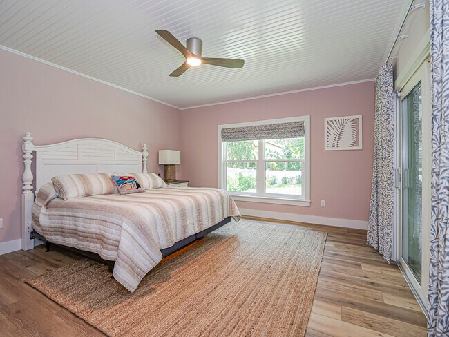 Building Photo - 9340 Frangipani Dr