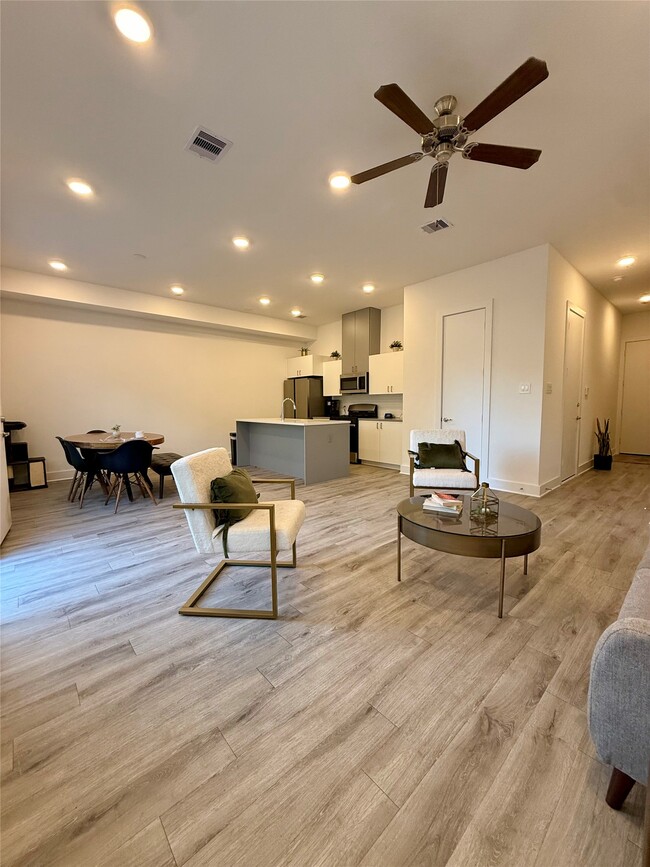 Building Photo - 9609 Habitat St