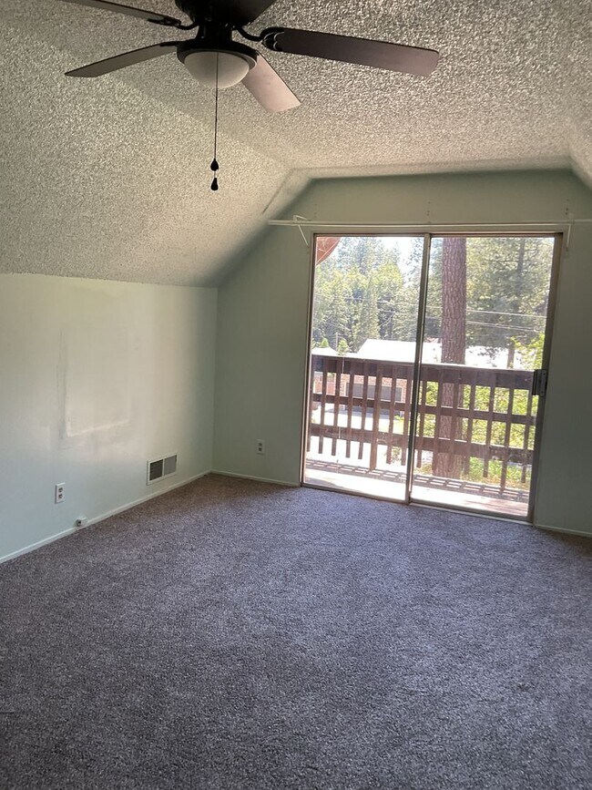 Building Photo - Two story 4 bedroom 2 bath home, Magalia