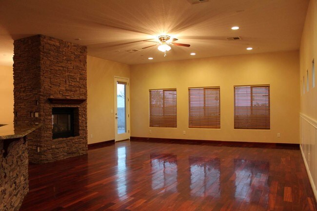 Building Photo - 5584 Hawley Ct