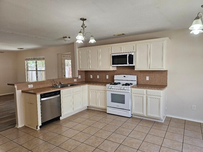 Building Photo - 6727 Stonecross Creek Ln