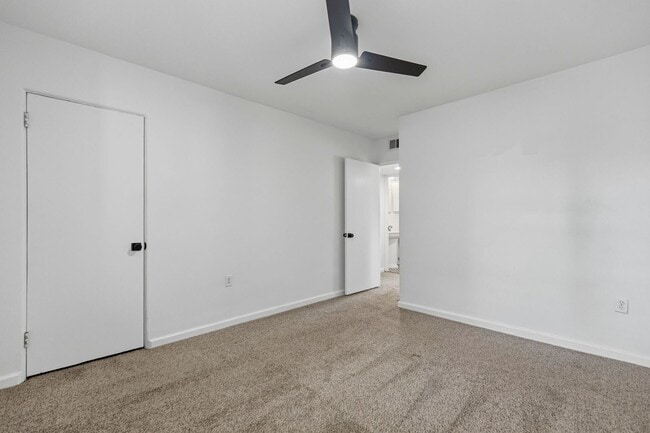 Building Photo - 16 Faris Cir