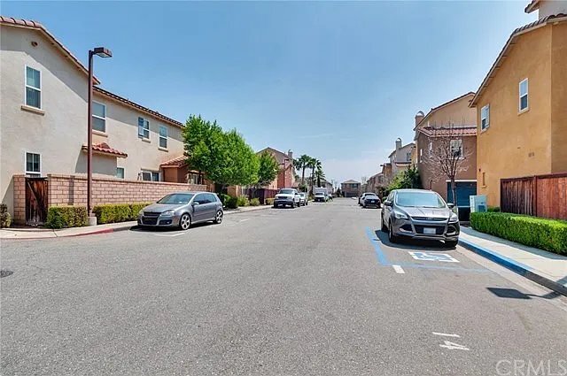 Building Photo - 277 Bloomington Ave