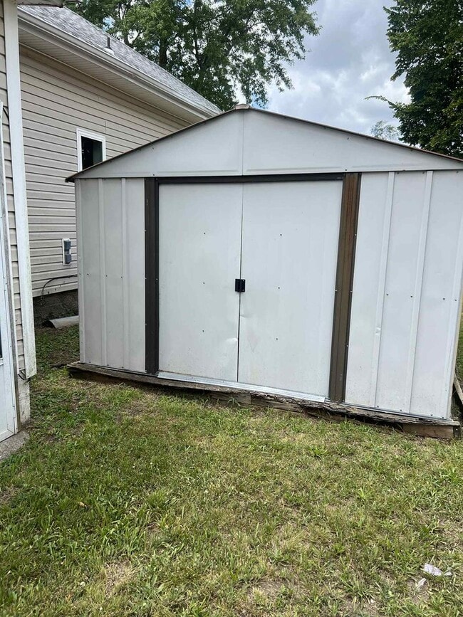 Building Photo - SUMMER SPECIAL: HALF OFF FIRST MONTH RENT!...