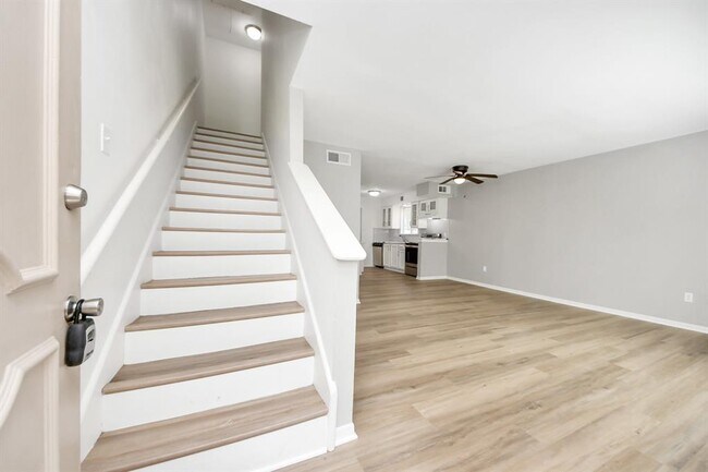 Building Photo - 2207 Bauer Dr