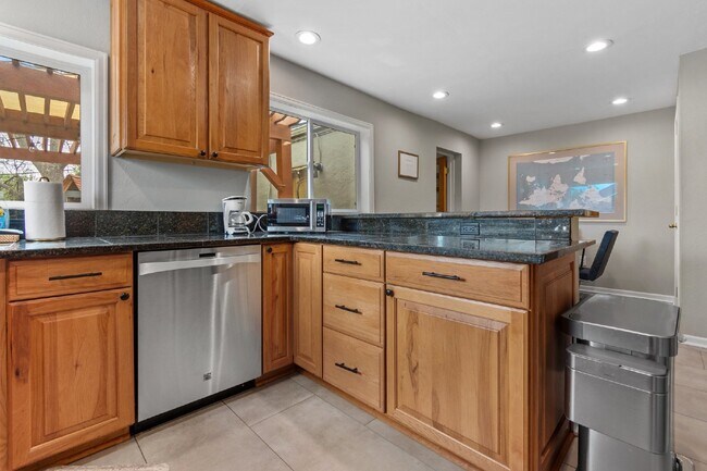 Building Photo - Wonderful Sloan's Lake Home
