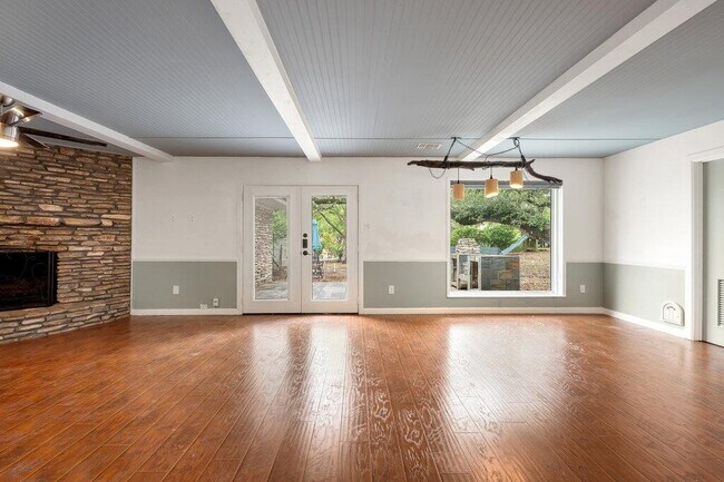 Building Photo - 1003 Minda Dr
