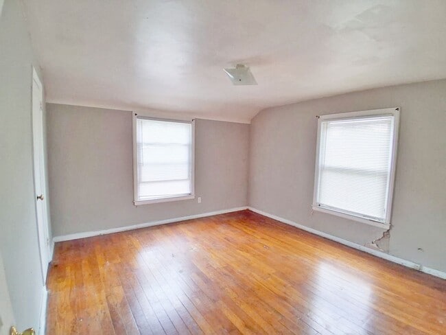 Primary Photo - 2 BED 1 BATH BEAUTIFUL SINGLE FAMILY HOME