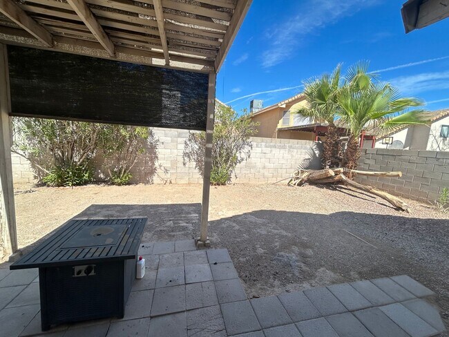 Building Photo - 7135 Shadow Crest Dr