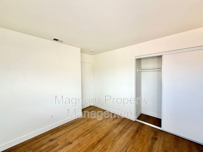 Building Photo - 15854 Pampas Ct